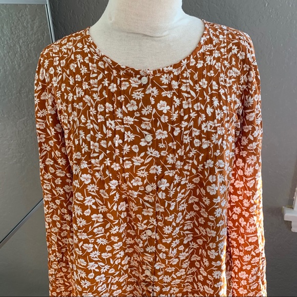 NWT Floral blouse - Picture 2 of 4